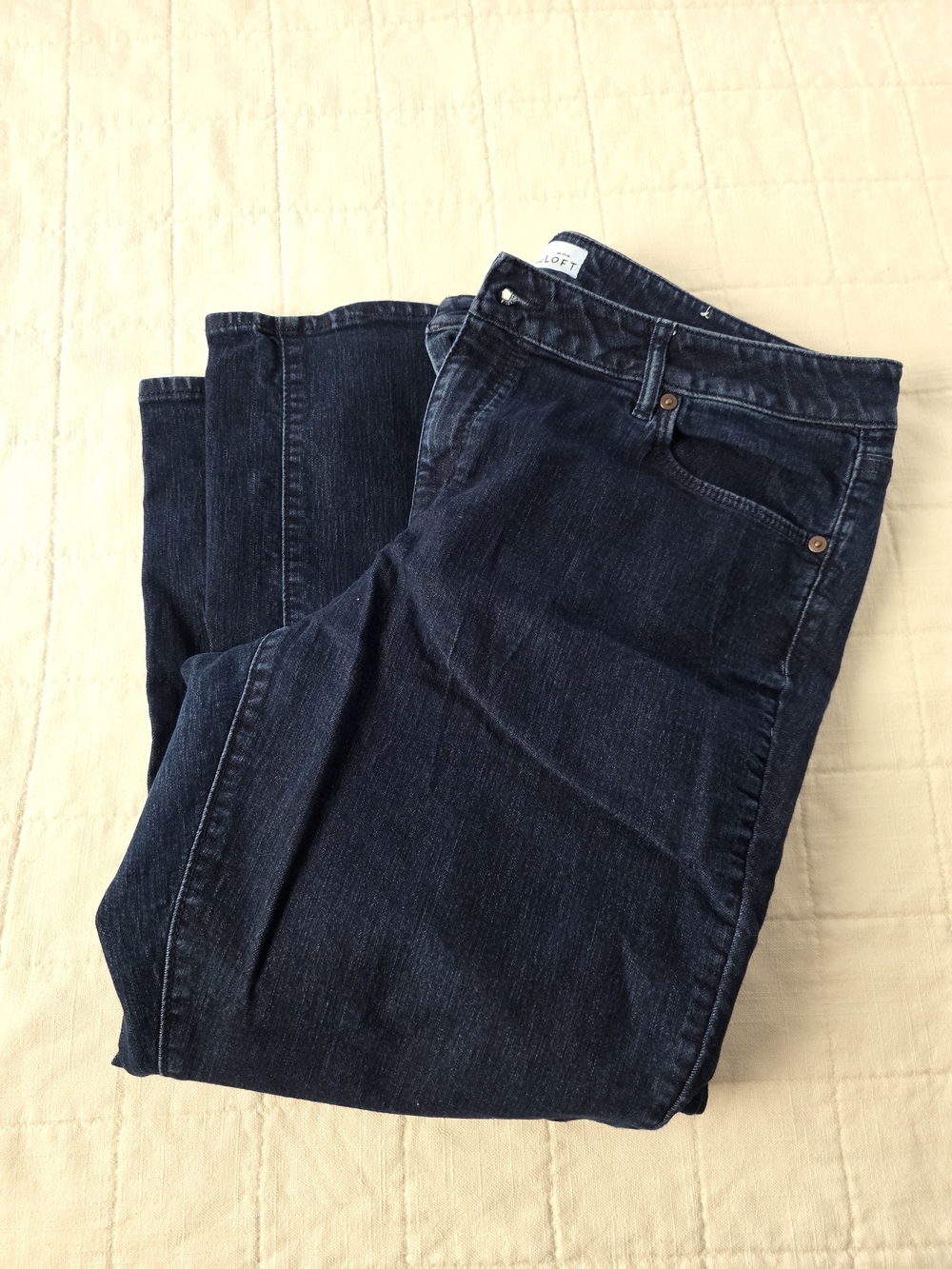 LOFT Curvy Kick Crop Women’s Dark wash Jeans size 14